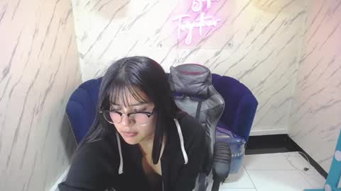 Snapshot of paulette_v chatting on March 2025 08:41:02 PM Live 800am 200pm COLOMBIAN HOUR online show from March 2025 08:41:02 PM