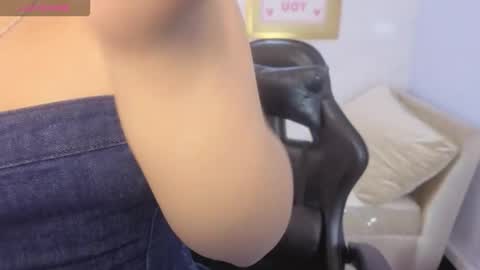 Snapshot of paulette_v chatting on February 2026 01:05:02 PM Live 800am 200pm COLOMBIAN HOUR online show from February 2026 01:05:02 PM