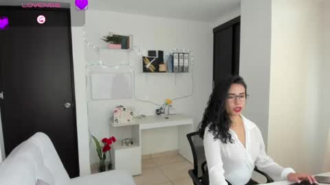 Snapshot of paulina_dossantos chatting on April 2026 07:05:01 PM paulina online show from April 2026 07:05:01 PM
