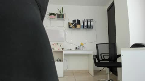 Snapshot of paulina_dossantos chatting on April 2026 07:08:02 PM paulina online show from April 2026 07:08:02 PM