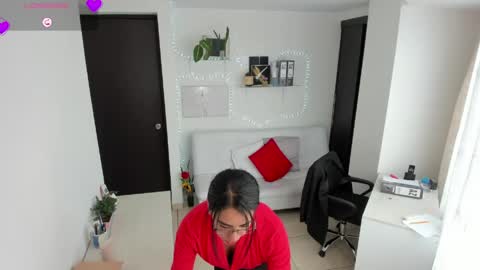 Snapshot of paulina_dossantos chatting on May 2026 06:37:01 PM paulina online show from May 2026 06:37:01 PM