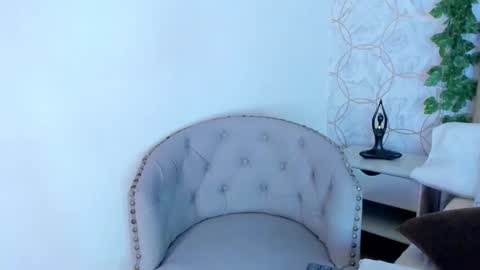 paulina lux online show from February 2026 01:50:02 PM