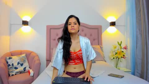 paulinavera online show from March 2026 12:13:01 PM