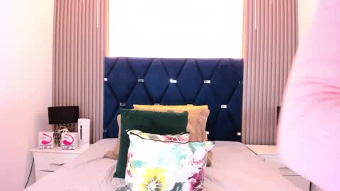 Pauline online show from November 2025 01:29:01 AM