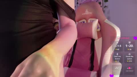 Snapshot of peach69love chatting on February 2025 05:04:02 PM P E A C H online show from February 2025 05:04:02 PM