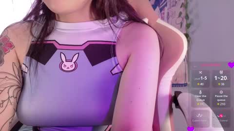 Snapshot of peach69love chatting on March 2025 05:05:01 PM P E A C H online show from March 2025 05:05:01 PM