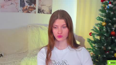 Snapshot of peach_mila chatting on December 2024 11:34:01 AM your love online show from December 2024 11:34:01 AM