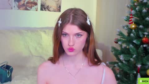 Snapshot of peach_mila chatting on December 2024 06:03:02 PM your love online show from December 2024 06:03:02 PM