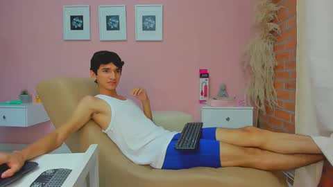 peach tyron online show from December 2024 06:34:02 PM