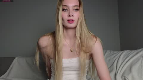 Snapshot of peachcreamcouple chatting on January 2025 01:15:01 PM Lexy Peach online show from January 2025 01:15:01 PM