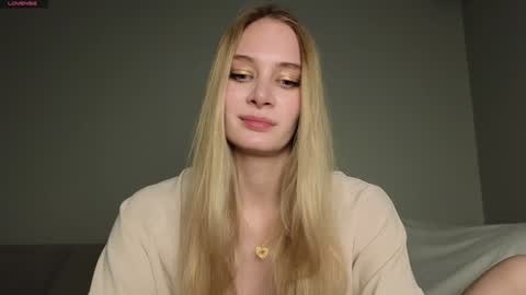 Snapshot of peachcreamcouple chatting on January 2025 02:10:01 PM Lexy Peach online show from January 2025 02:10:01 PM