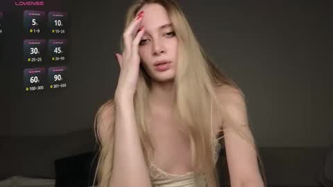 Snapshot of peachcreamcouple chatting on February 2025 05:10:02 PM Lexy Peach online show from February 2025 05:10:02 PM