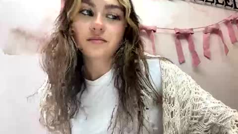 Snapshot of peachesncreampiezz chatting on May 2026 08:46:01 PM peachesncreampiezz online show from May 2026 08:46:01 PM