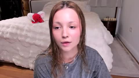 Lili online show from November 2025 05:10:02 AM