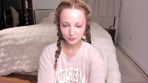 Lili online show from November 2025 04:57:01 AM