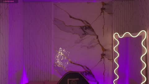 peachy_tay online show from April 2026 12:01:01 PM