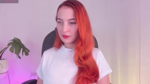 Snapshot of pear__moon chatting on November 2025 11:54:02 PM LILLY online show from November 2025 11:54:02 PM