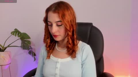 Snapshot of pear__moon chatting on July 2026 04:42:01 AM LILLY online show from July 2026 04:42:01 AM