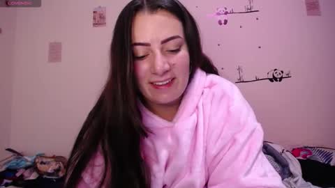 Snapshot of pearl_3 chatting on October 2025 04:12:01 AM Pearl online show from October 2025 04:12:01 AM