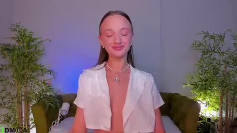 Snapshot of pearl_bloom chatting on June 2026 12:42:01 AM Sex Leah online show from June 2026 12:42:01 AM
