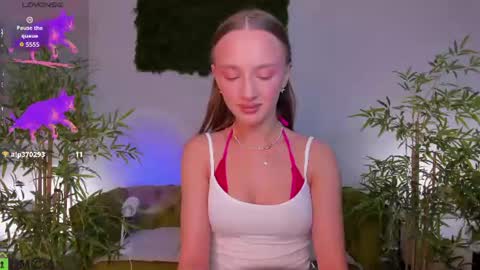 Snapshot of pearl_bloom chatting on June 2026 01:06:01 AM Sex Leah online show from June 2026 01:06:01 AM