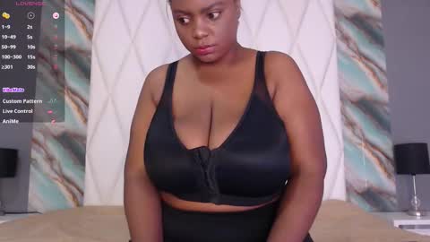 Snapshot of penelopeboobs_ chatting on October 2025 07:03:01 PM online show from October 2025 07:03:01 PM