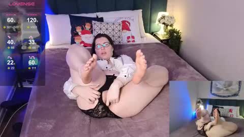 Hi  Im Peneloppa online show from December 2025 09:32:02 PM