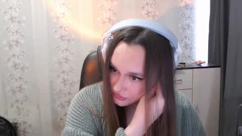 Snapshot of pennieisebrand chatting on September 2025 05:18:02 AM Mia online show from September 2025 05:18:02 AM