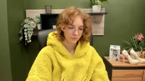 Snapshot of penny_lust chatting on October 2025 06:25:02 AM Penny online show from October 2025 06:25:02 AM