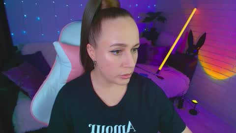 Dia  online show from December 2025 02:32:02 AM