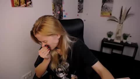 Mia online show from September 2025 07:21:02 AM