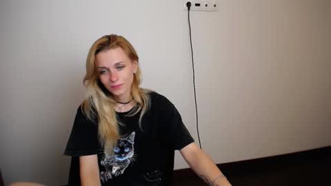 Mia online show from September 2025 07:10:02 AM