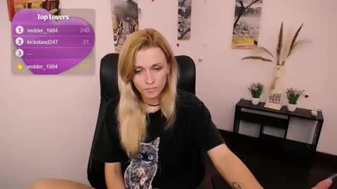 Mia online show from September 2025 07:54:01 AM