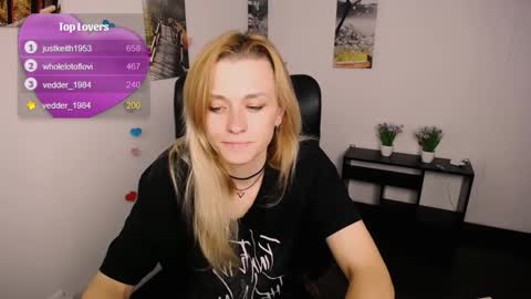 Mia online show from October 2025 07:16:01 AM