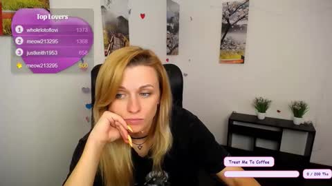 Mia online show from October 2025 10:38:01 AM