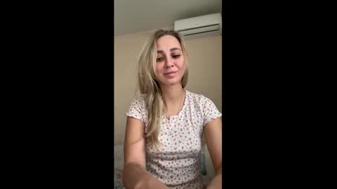 Julia online show from November 2025 04:33:02 AM