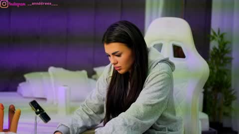 Dee online show from October 2025 03:09:01 PM