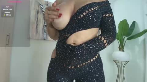 Snapshot of perla_hot4u chatting on March 2026 12:17:02 AM online show from March 2026 12:17:02 AM