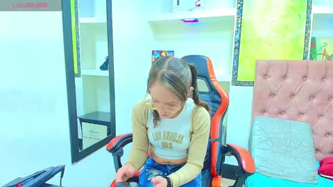 Snapshot of perla_purpura chatting on September 2025 01:22:01 PM perla online show from September 2025 01:22:01 PM