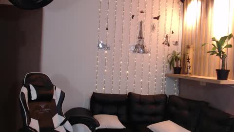 Perla online show from February 2025 06:15:02 PM