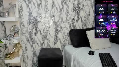 Perla Thompson online show from February 2025 08:33:02 PM