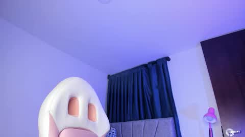 Perla online show from November 2025 11:04:02 PM