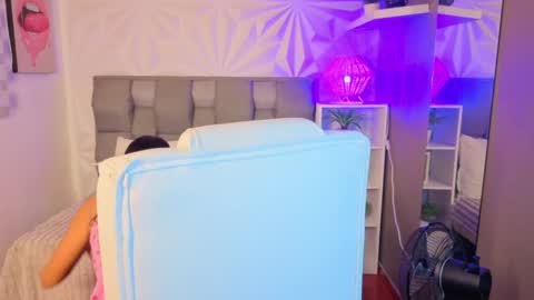 Snapshot of perlaa_moon_ chatting on June 2026 12:40:01 PM PERLA online show from June 2026 12:40:01 PM