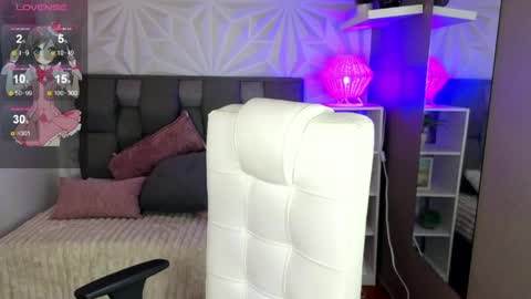 Snapshot of perlaa_moon_ chatting on June 2026 03:56:02 PM PERLA online show from June 2026 03:56:02 PM