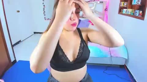 Snapshot of perlabeautiful chatting on October 2025 01:17:01 AM PERLA online show from October 2025 01:17:01 AM