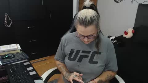 Snapshot of perlagoloza05 chatting on November 2025 02:32:02 AM goloza online show from November 2025 02:32:02 AM