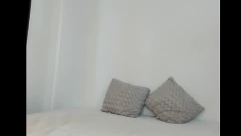 perlajhons20 online show from April 2026 01:43:02 PM