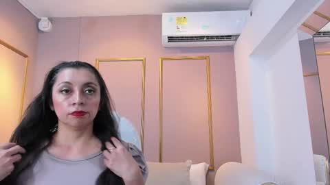 Snapshot of perlapreciosa chatting on February 2025 03:35:01 AM PerlaPreciosa online show from February 2025 03:35:01 AM