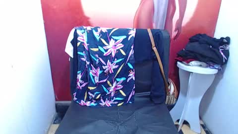 Snapshot of pervertt_linda chatting on September 2025 07:02:02 PM Linda online show from September 2025 07:02:02 PM