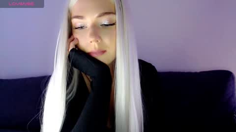 Isabella online show from December 2024 11:42:02 AM
